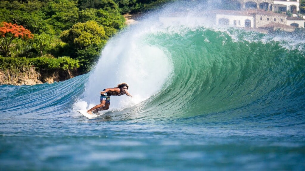 Surfing in Nicaragua - Playa Santana
