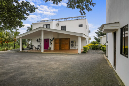 Luxury 9 Acres